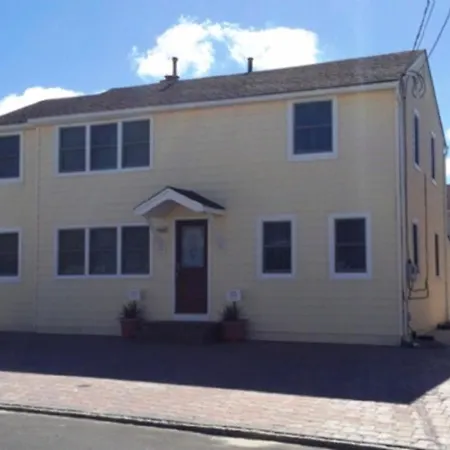 Ocean Block, Internet-Wifi, Deck, Washer Dryer, Well-Maintained First Floor Unit Of An Ocean Block Duplex, Great Location, Just One House Between,
